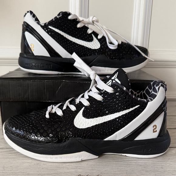 Nike Black and White Athletic Shoes
